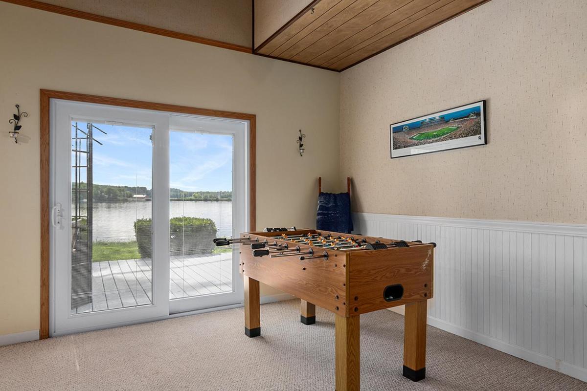 Lakeside Getaway With Dock, Firepit, Grill Newaygo Zewnętrze zdjęcie